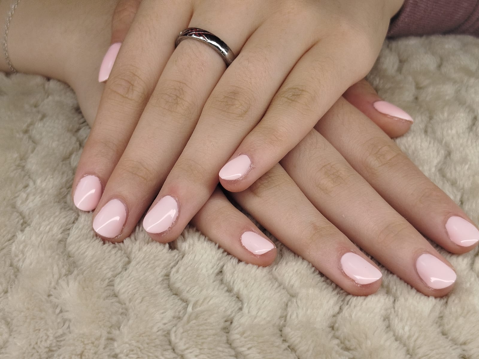 Vernis semi-permanent renforcé rose clair pour sculpter l'ongle