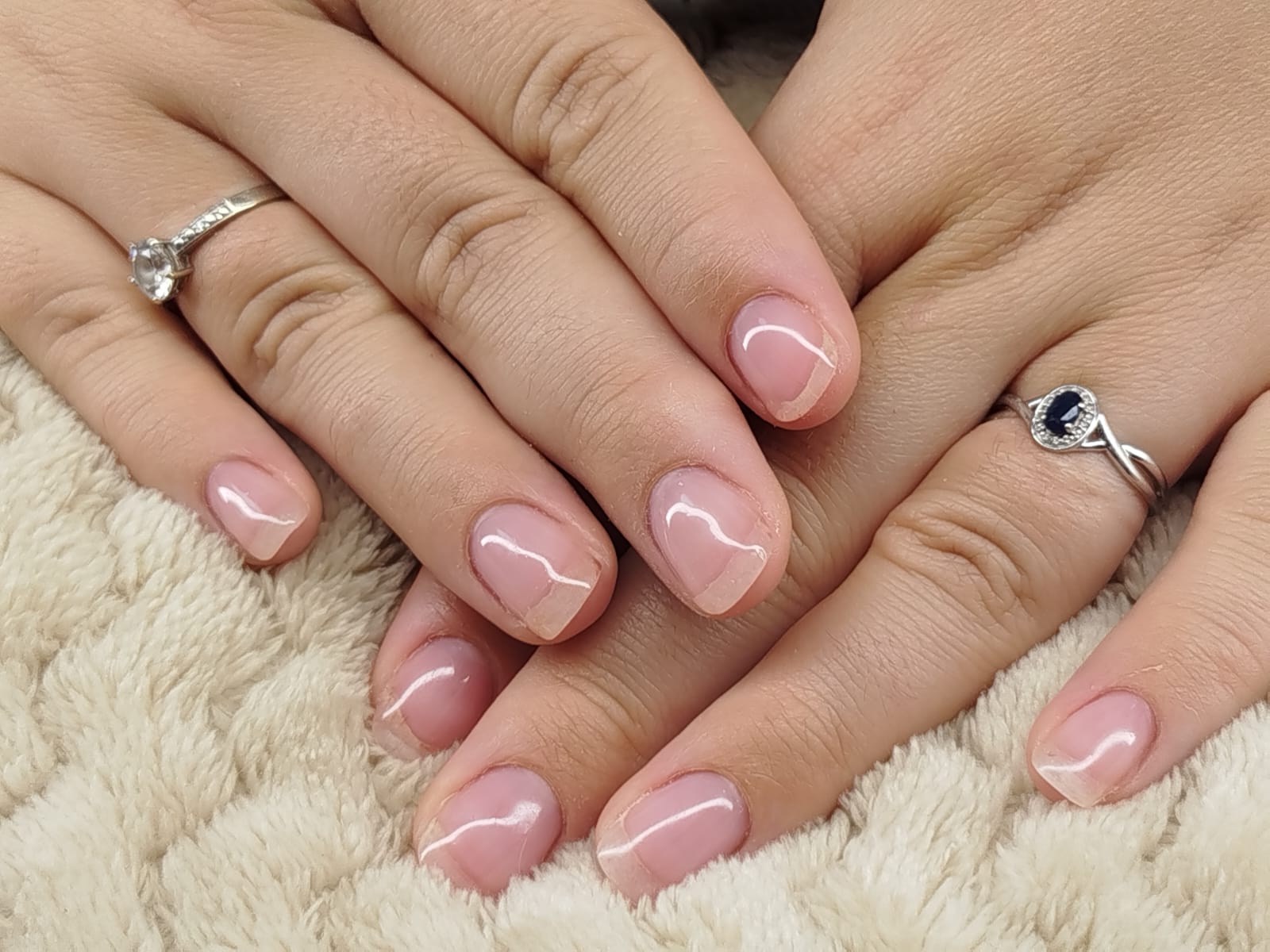 Gainage transparent sur ongles naturels finition brillante