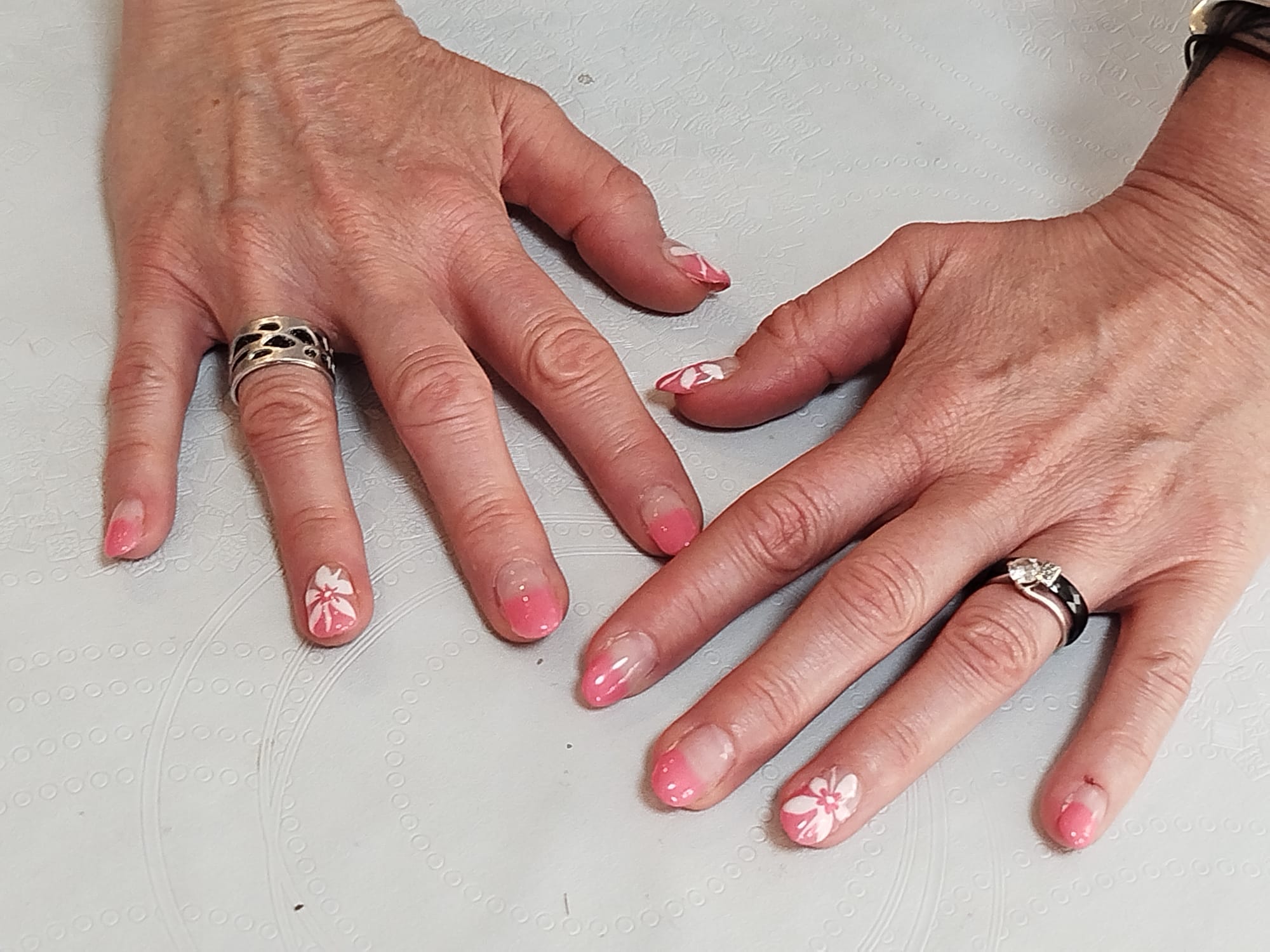 VSP renforcé avec baby-color rose et nail-art avec ongles Squoval